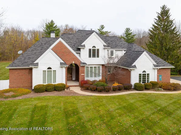 3835 River Cove Dr, Lansing, MI 48917