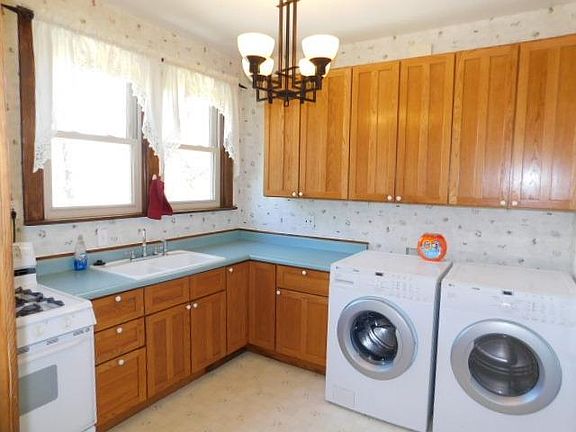2nd image of 1040 Kreis Ln