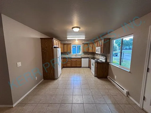 Charming 2-Bedroom Condo Oasis in Gresham Cozy 780 Sq. Ft. Retreat! — Photo 3