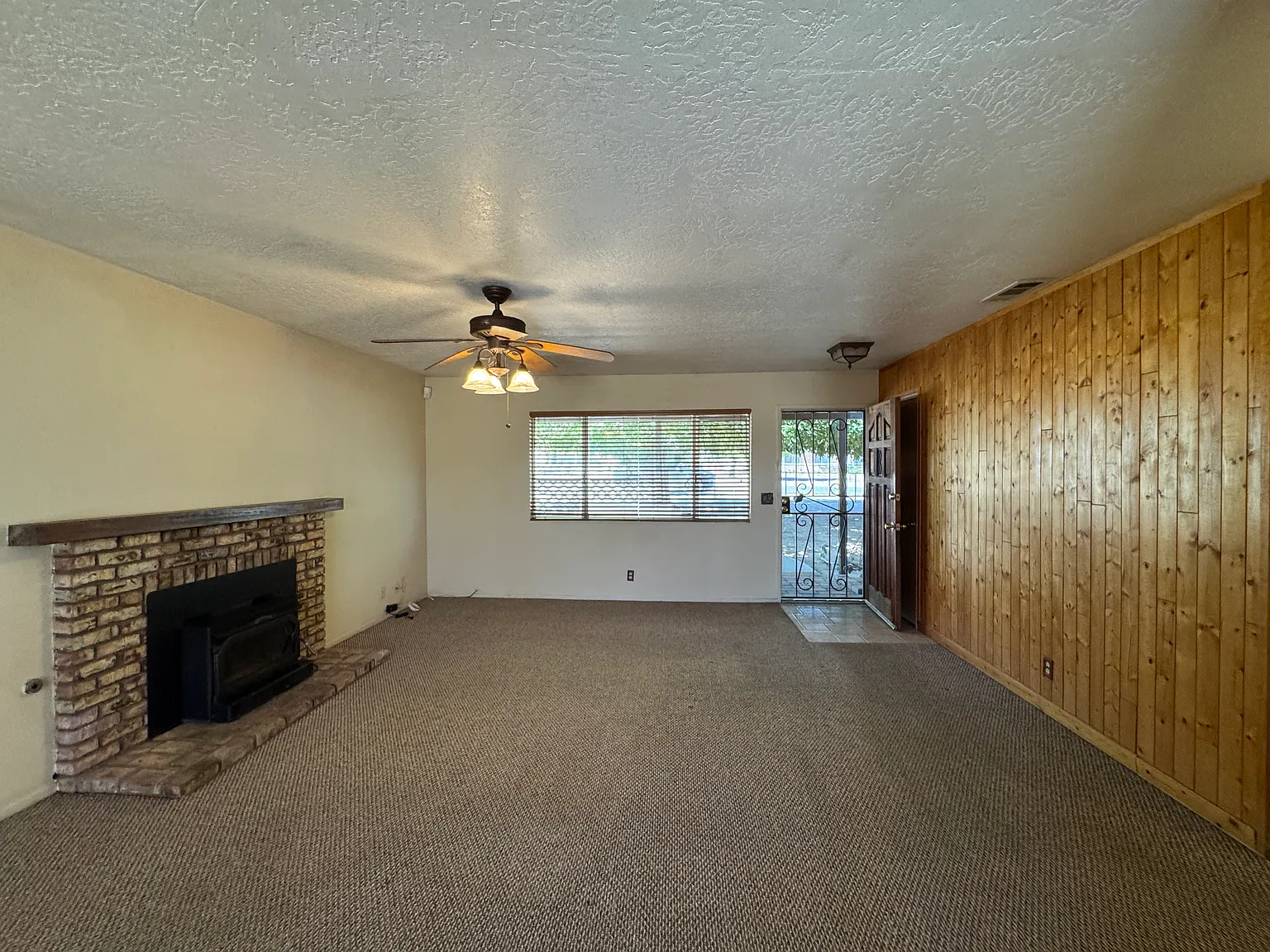 3 bed, 1276 sqft, $2,300 — Photo 4