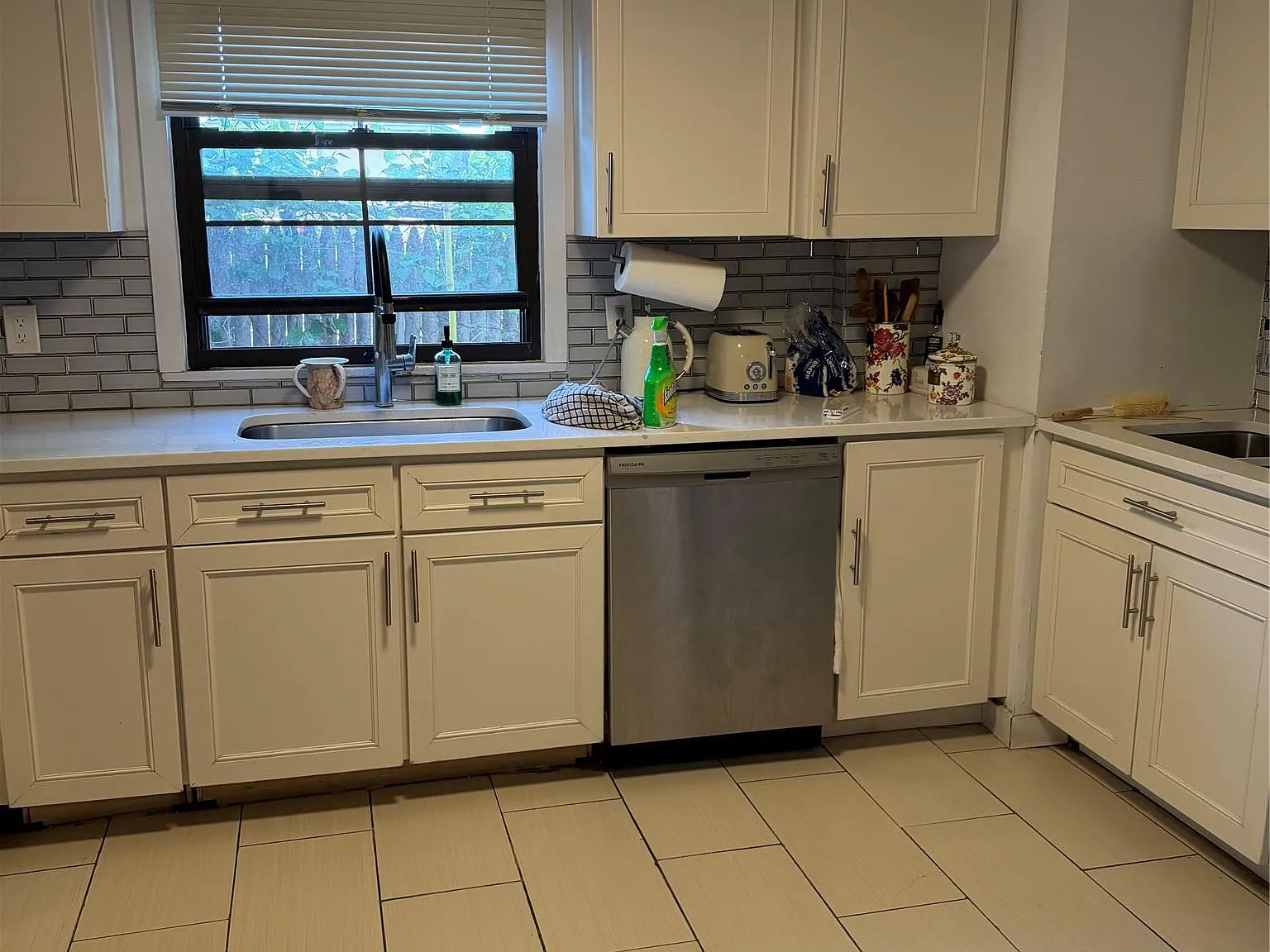 4 bed, 1.5 bath, 1333 sqft, $4,850 — Photo 4