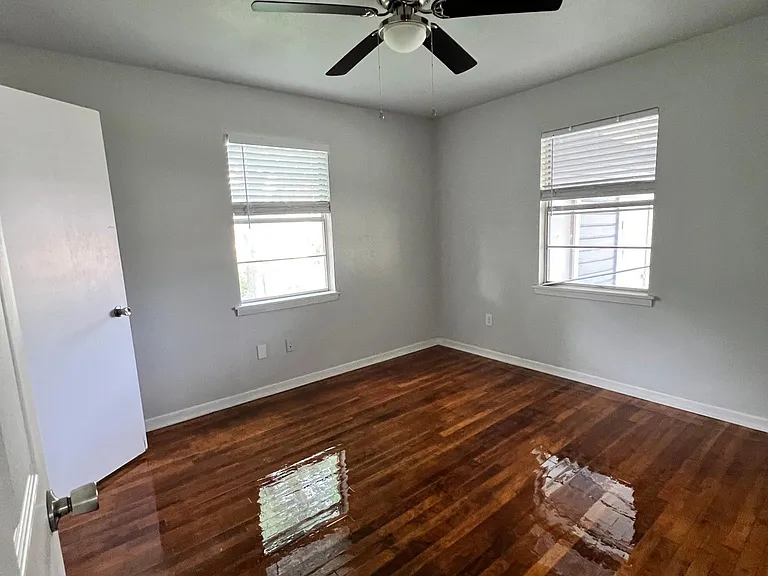 702 Urbantke Ln #B — Photo 5