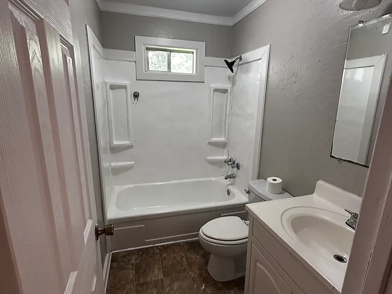 304 Elbert Ln — Photo 7