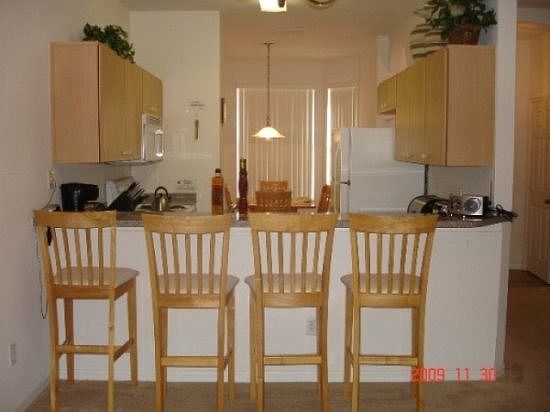 FK3T1108SB-kitchen-and-breakfast-bar