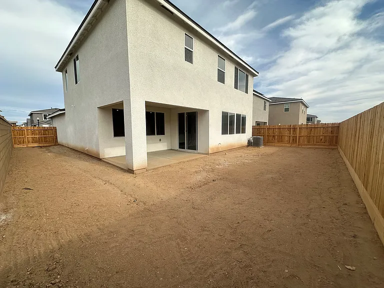 1094 W Pioneer Dr — Photo 8