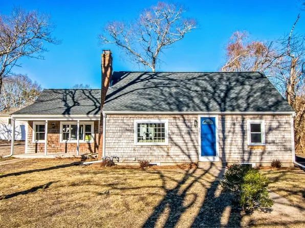 35 Marigold Rd, West Yarmouth, MA 02673