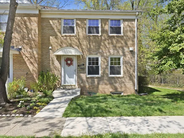 9100 Omar Ct, Fairfax, VA 22031