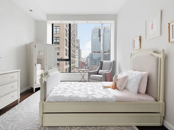 255 Hudson Street image 1 of 7