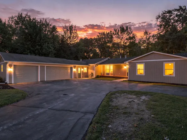 4493 Clifford Rd, Brighton, MI 48116