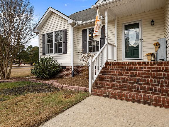 3rd image of 15 Woodcrest Dr