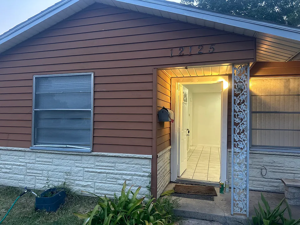 12125 Bellafonte Dr