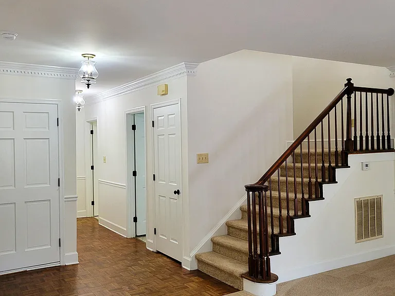 102 Wimbledon Dr — Photo 7