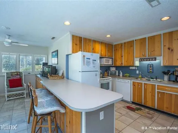 4 Hickory Ln, Hilton Head Island, SC 29928