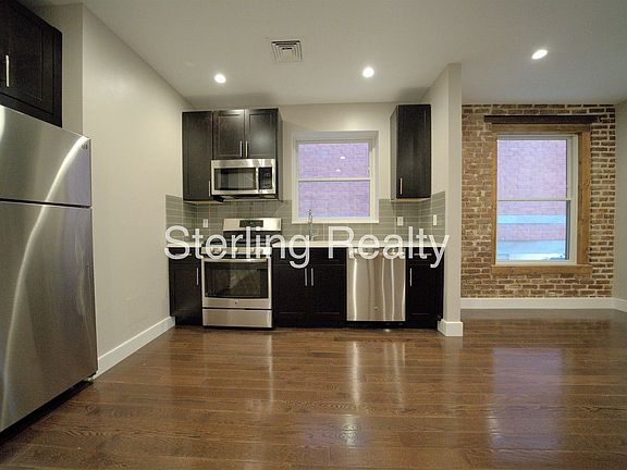 3rd image of 27-24 Hoyt Ave S #2T