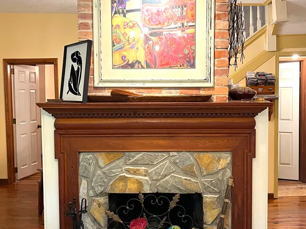 551 Bee Tree Rd, Swannanoa, NC 28778