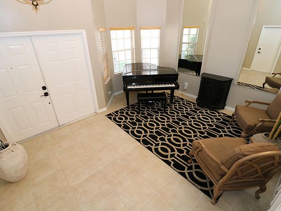 Home For Sale In Thoroughbred Lakes