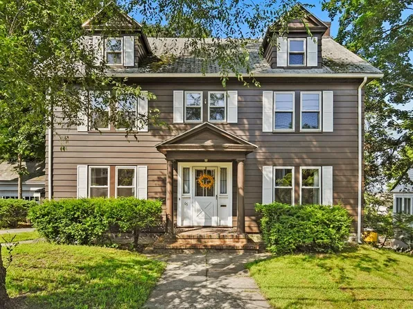 65 Fairmount St, Lowell, MA 01852