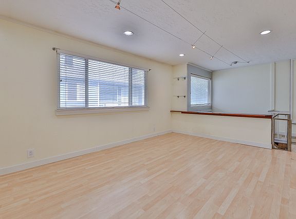 5th image of 246 E Winslow Ave APT 2D