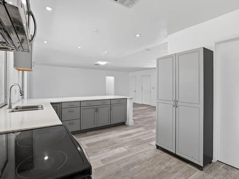 5804 NW 14th St — Photo 18