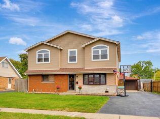 8719 Cranbrook Ln, Bridgeview, IL 60455