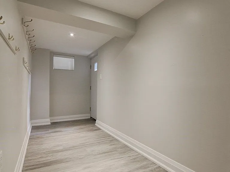 454 Markham St #LOWER — Photo 19