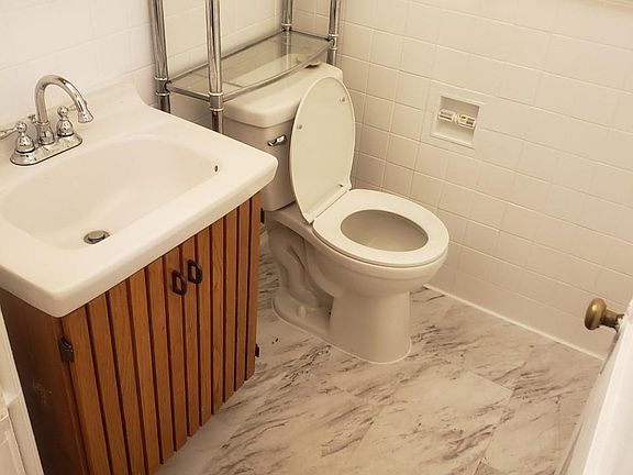 5th image of 4005 9th St NE #4