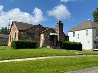 209 E Oak St, Troy, IL 62294