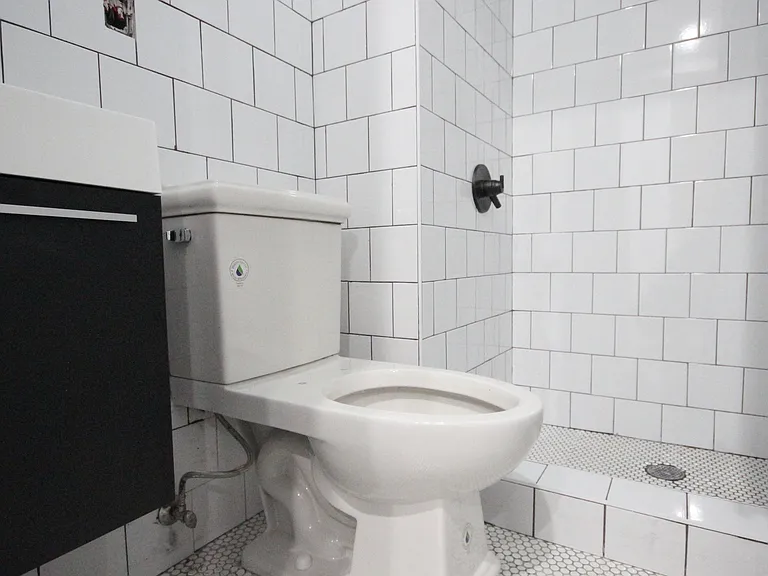 1865 Putnam Ave #2 — Photo 4