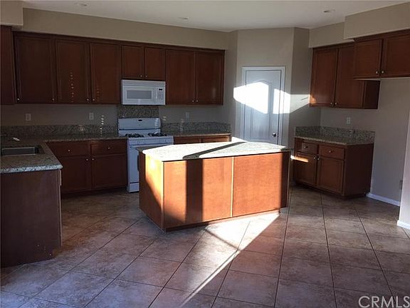 5th image of 210 Northwood Ave