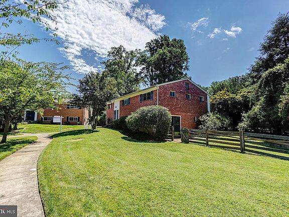 2nd image of 2 Martha Ct