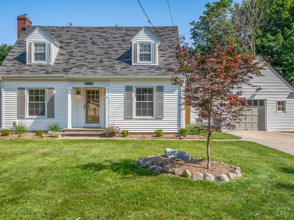 1028 Clover St, Kalamazoo, MI 49008