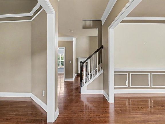4th image of 810 Sapphire Ln