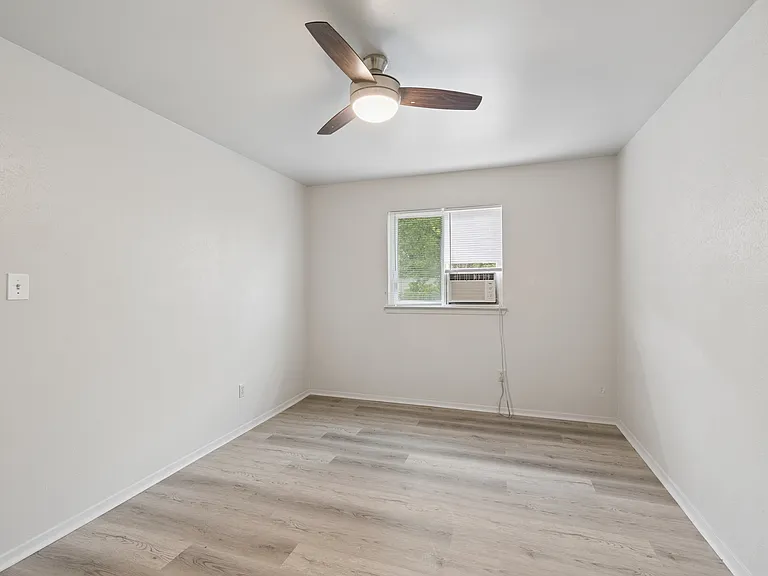 820 Sahara Ave #2 — Photo 15