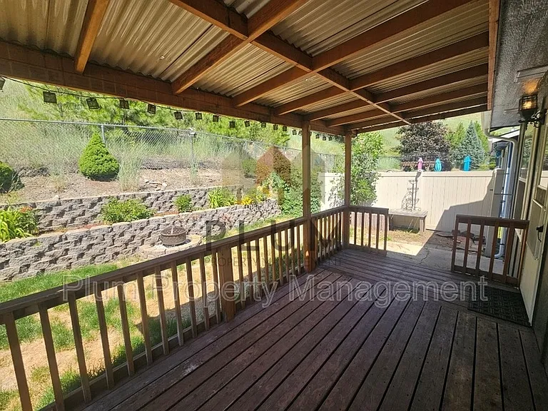 917 Discovery Way — Photo 32