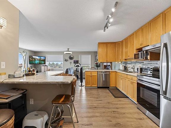 5th image of 4514 SE 54th Ave #404