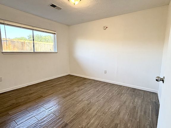5th image of 2104 James Bowie Dr #11435775