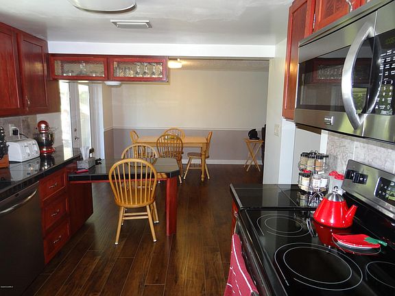 3rd image of 107 Singleton Ave S