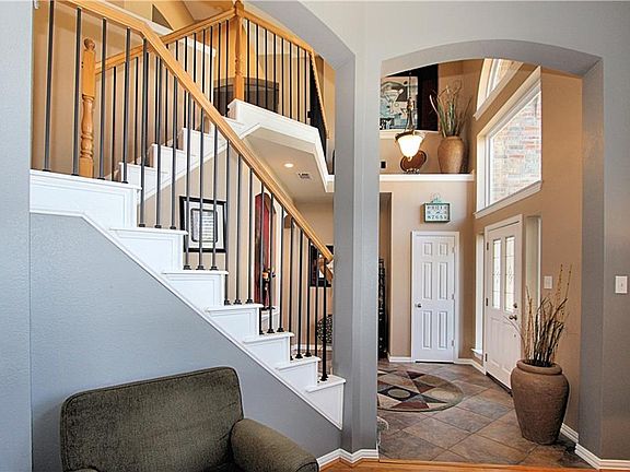 3rd image of 2836 Pond Wood Dr