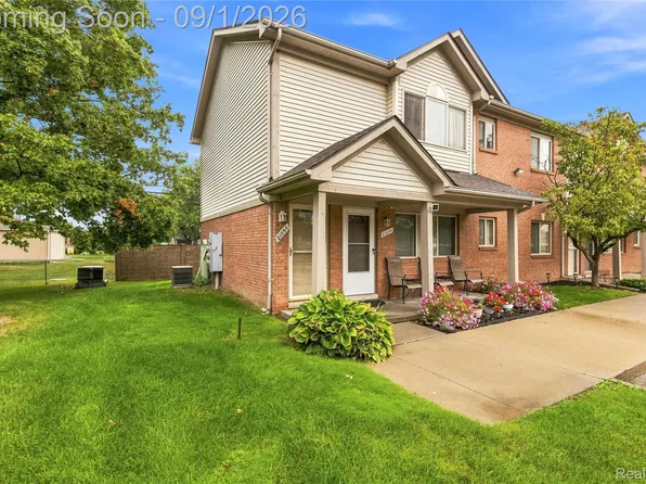 21096 Flora St, Roseville, MI 48066