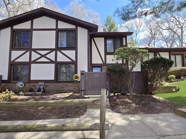 71 Skyline Drive, Coram, NY 11727