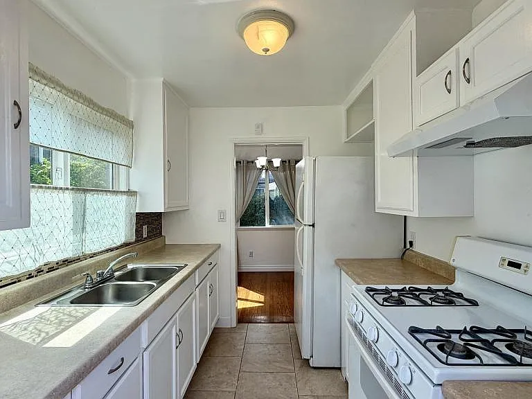 4668 Mississippi St — Photo 12