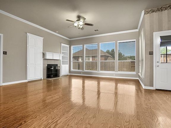 4th image of 4401 Glenridge Dr