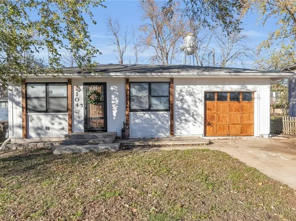 104 W McDonald St, Edgerton, KS 66021