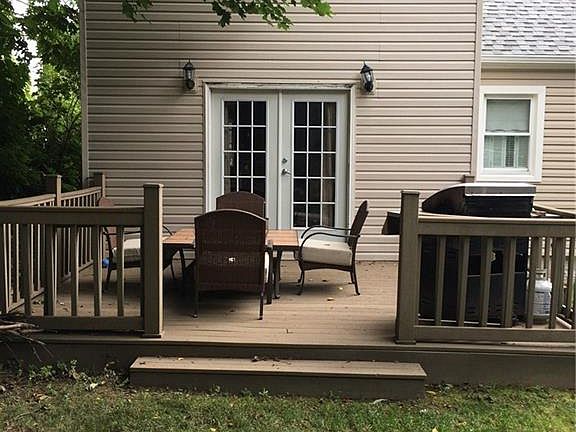 3rd image of 121 Fairwood Dr