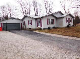 21118 N Emerald Rd, Carlyle, IL 62231