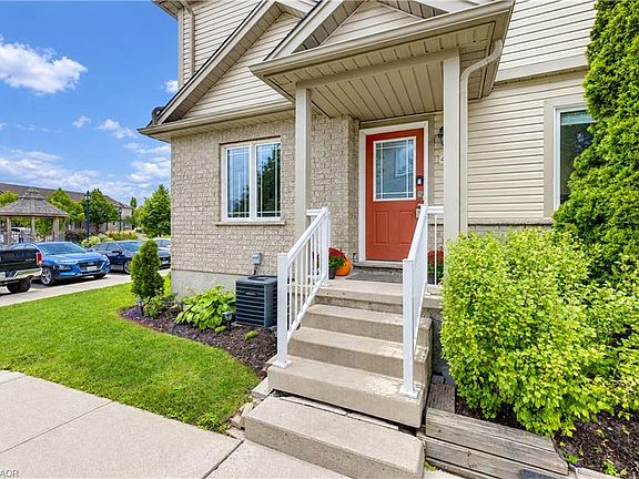 3rd image of 10 Foxglove Cres #40