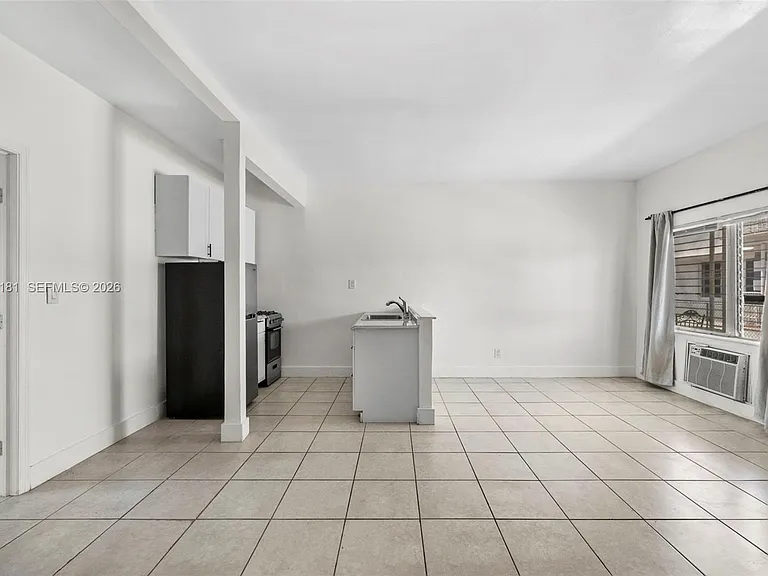 8135 Crespi Blvd #4 — Photo 20