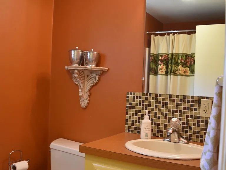 Main Floor--Full Bathroom