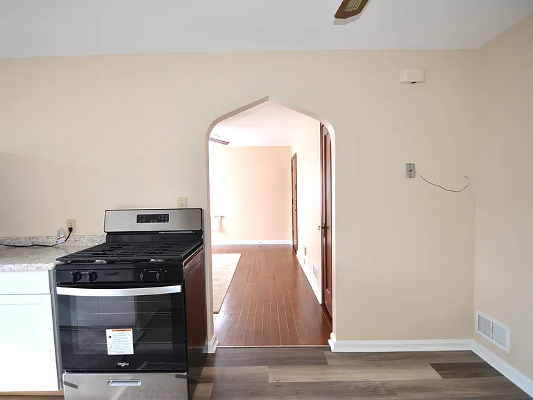 221 Bank Ave #4 — Photo 7