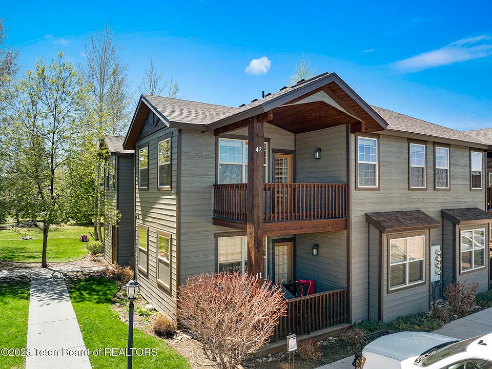 1st image of 715 Moraine Ct #42